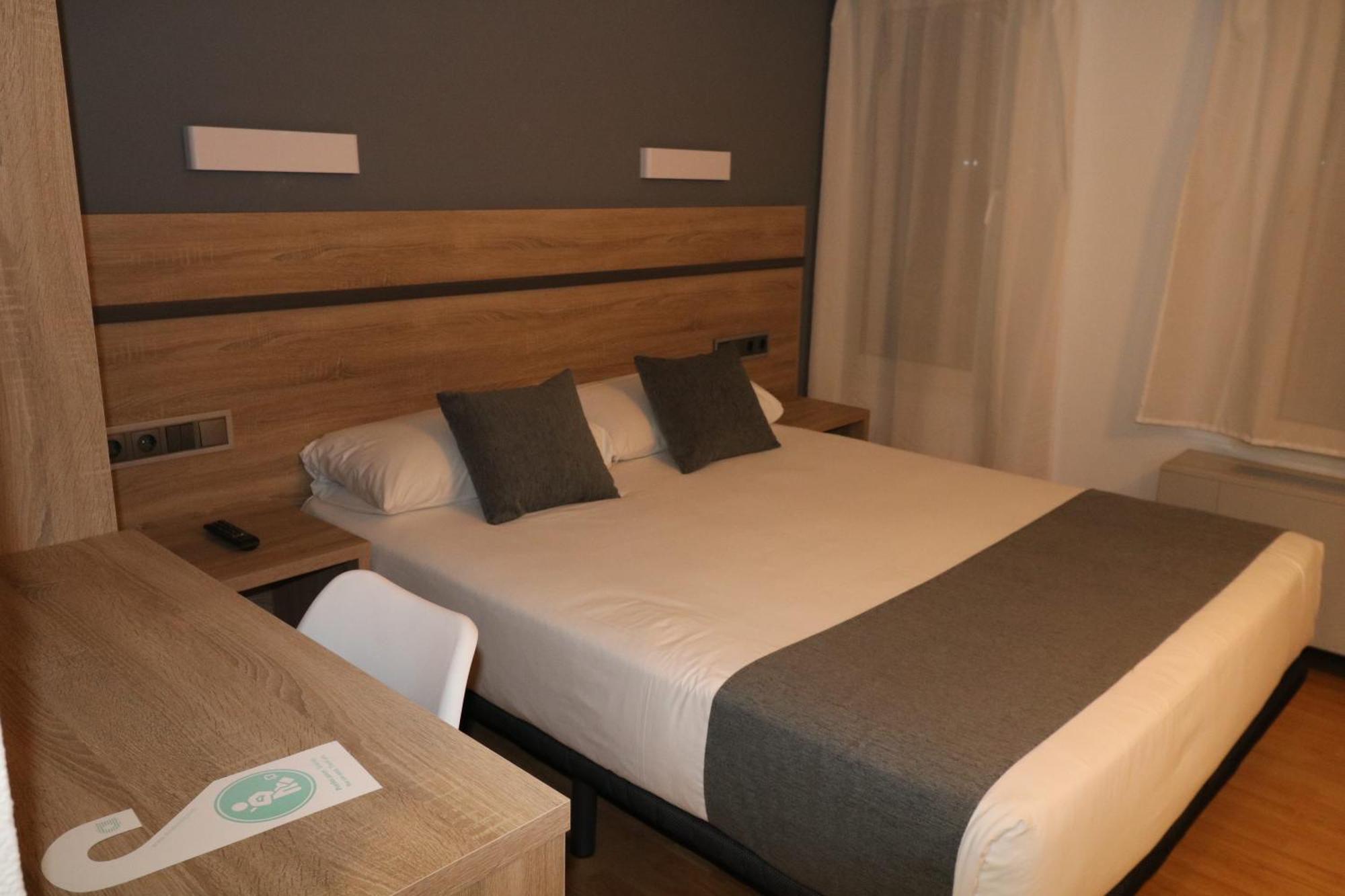Hostal Alda Palencia Plaza Esterno foto