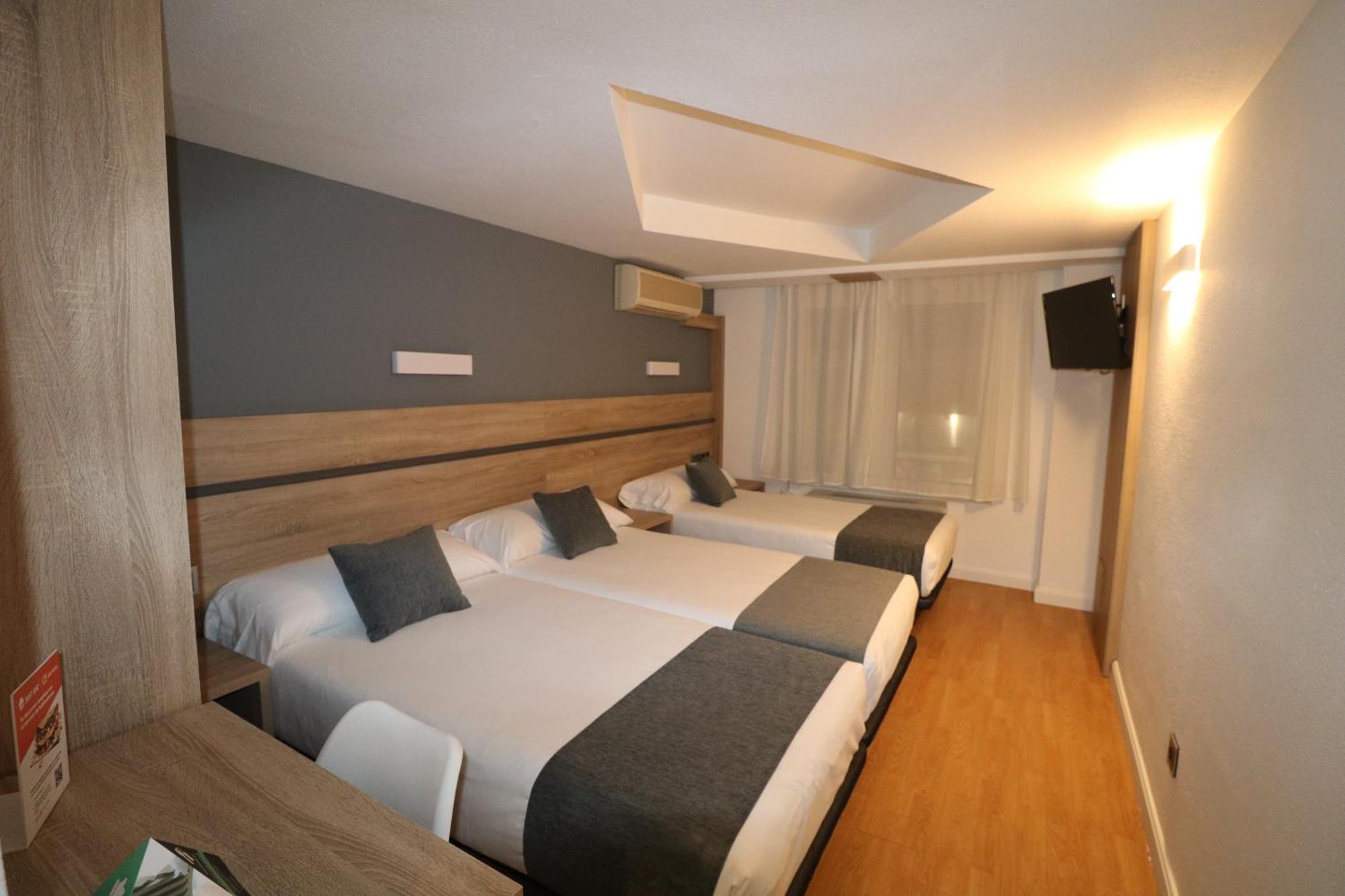 Hostal Alda Palencia Plaza Esterno foto