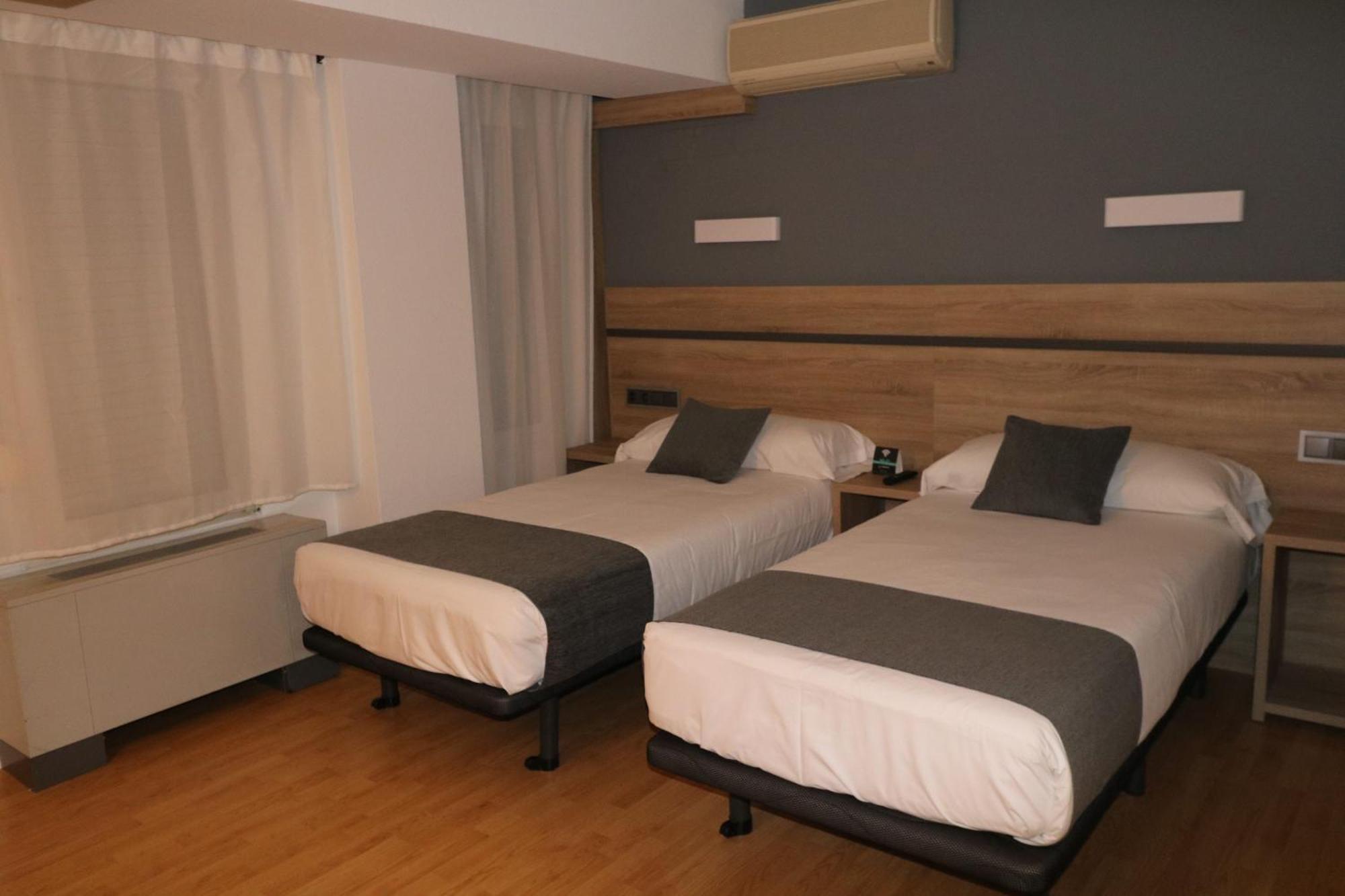 Hostal Alda Palencia Plaza Esterno foto