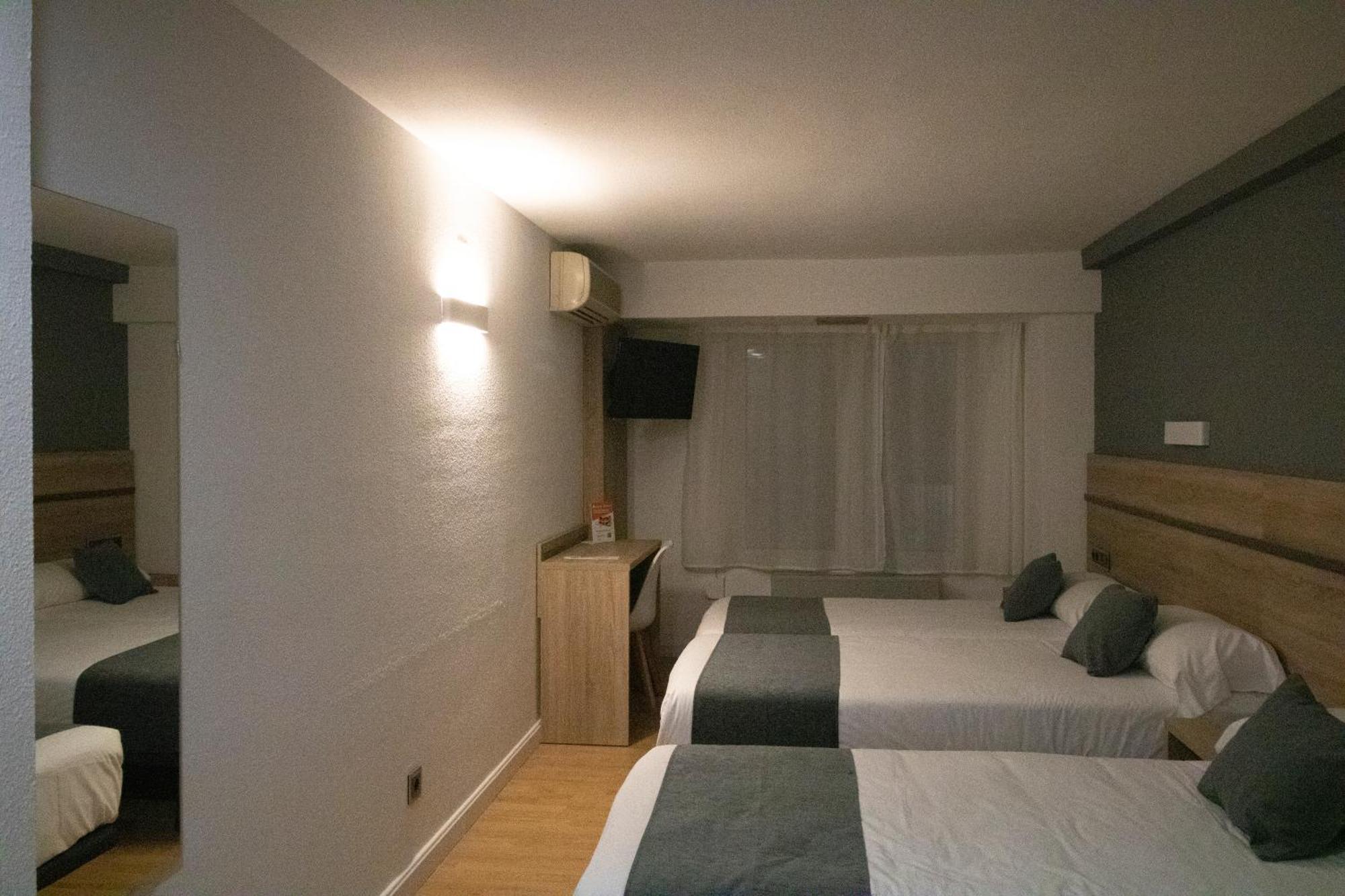 Hostal Alda Palencia Plaza Esterno foto
